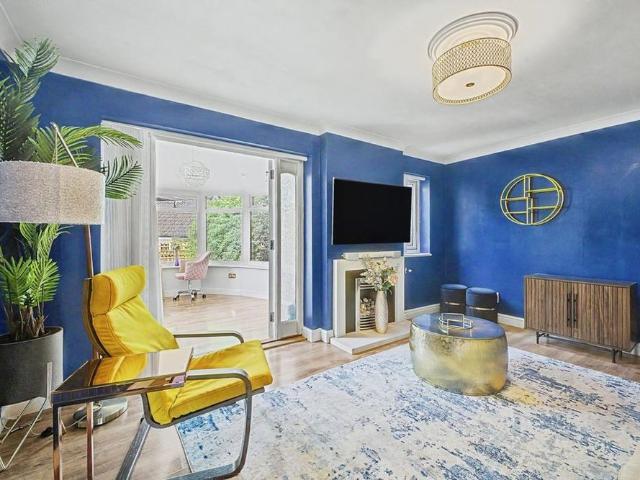 4 bedroom detached house to rent