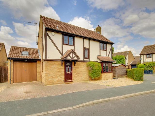 4 bedroom detached house to rent