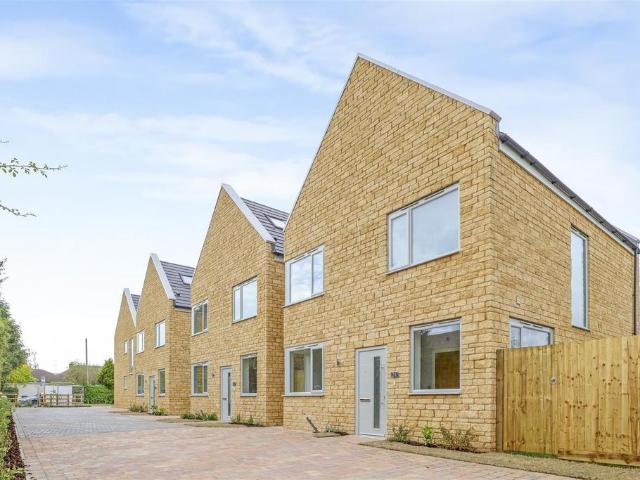 4 bedroom detached house to rent