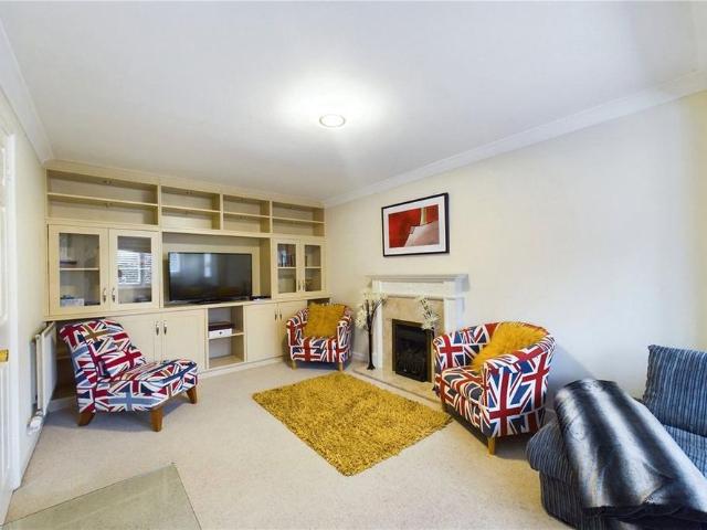 4 bedroom detached house to rent
