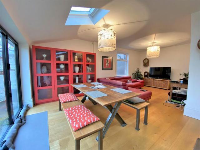 4 bedroom detached house to rent