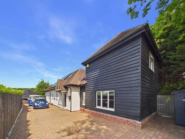 4 bedroom detached house to rent