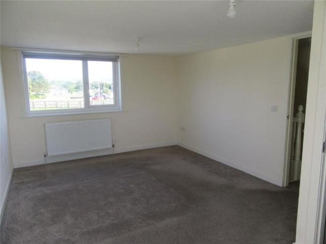 4 bedroom detached house to rent
