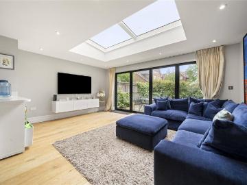 4 bedroom detached house to rent