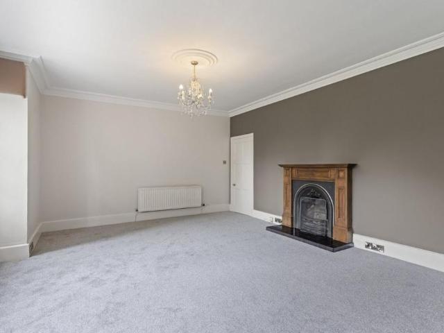 4 bedroom detached house to rent