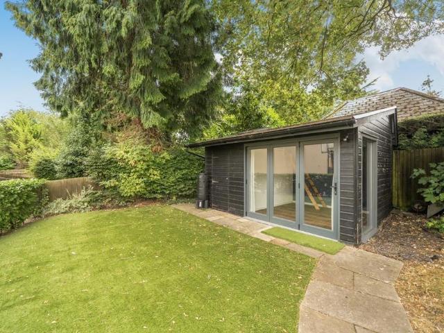 4 bedroom detached house to rent