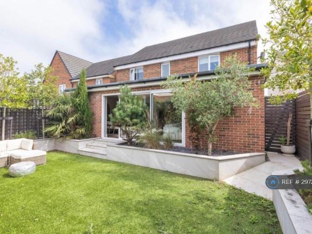 4 bedroom detached house to rent