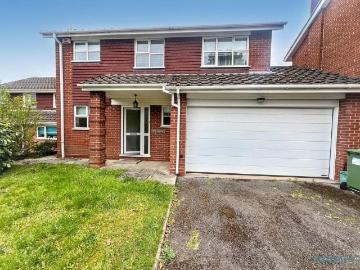 4 bedroom detached house to rent