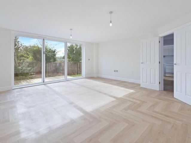 4 bedroom detached house to rent