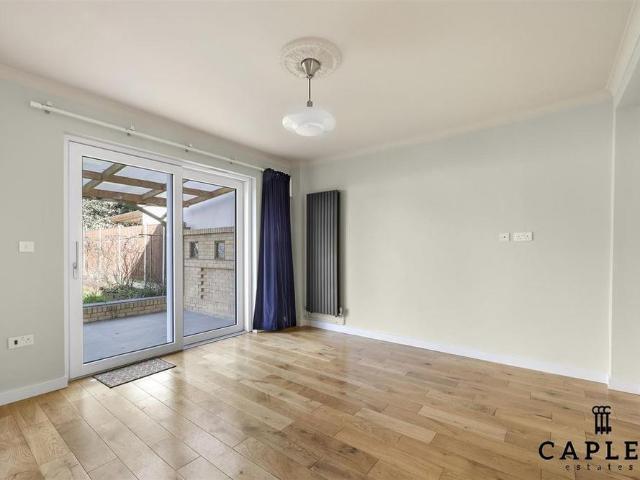 4 bedroom detached house to rent
