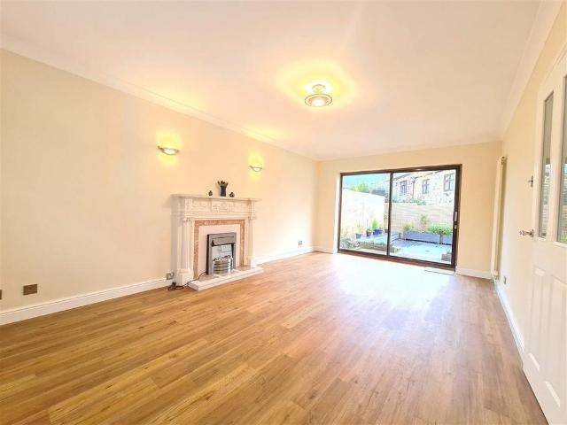 4 bedroom detached house to rent
