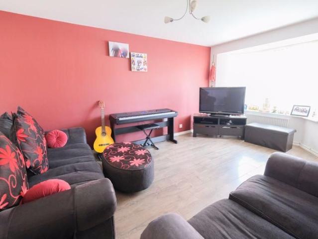 4 bedroom detached house to rent