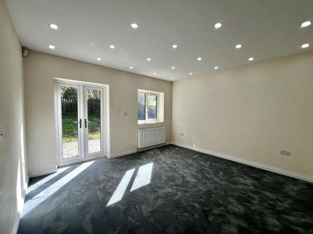 4 bedroom detached house to rent