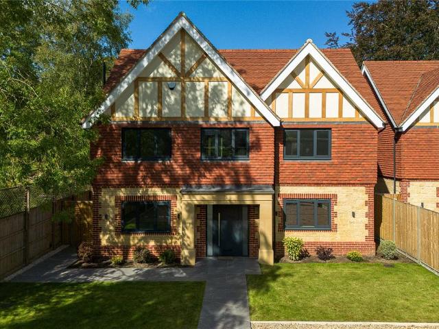 4 bedroom detached house to rent