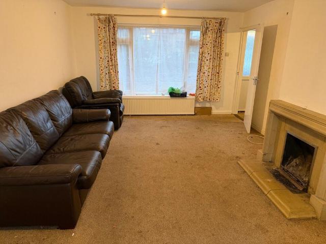4 Bedroom Detached House To Rent
