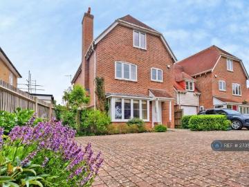 4 bedroom detached house to rent
