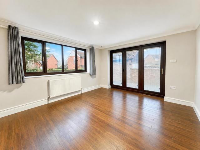 4 bedroom detached house to rent