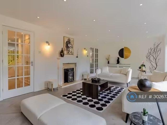 4 bedroom detached house to rent