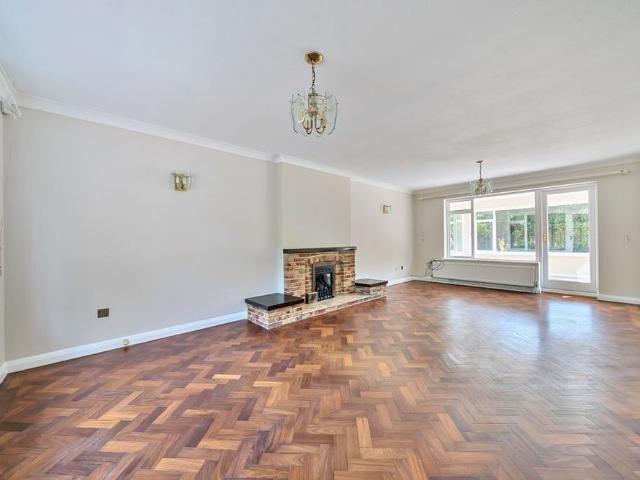 4 bedroom detached house to rent