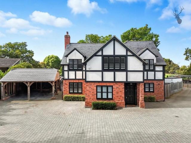 4 bedroom detached house to rent