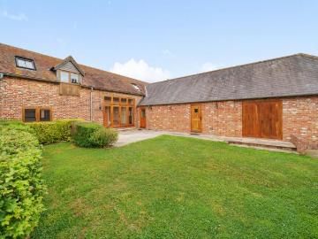 4 bedroom detached house to rent
