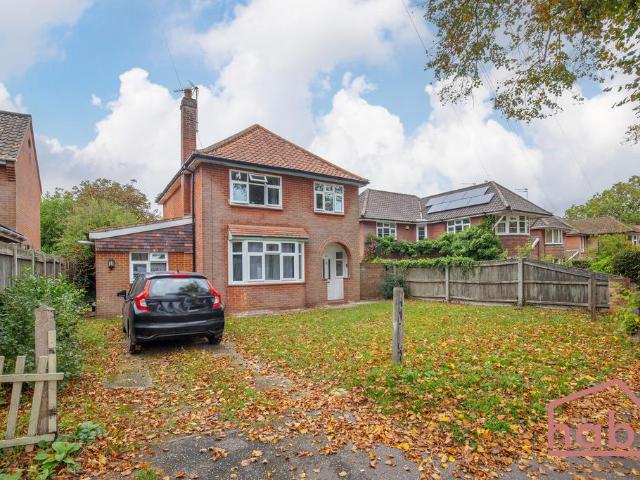 4 bedroom detached house to rent