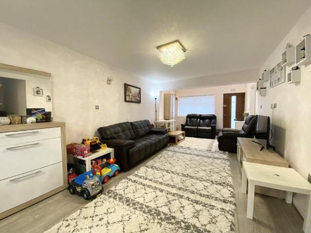 4 bedroom detached house to rent