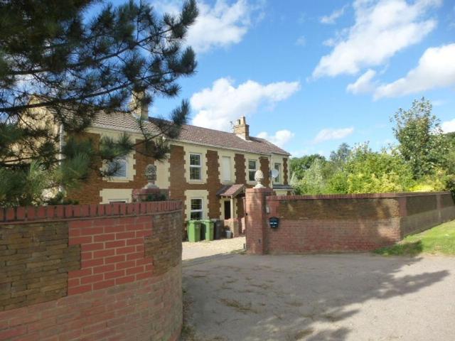 4 bedroom detached house to rent
