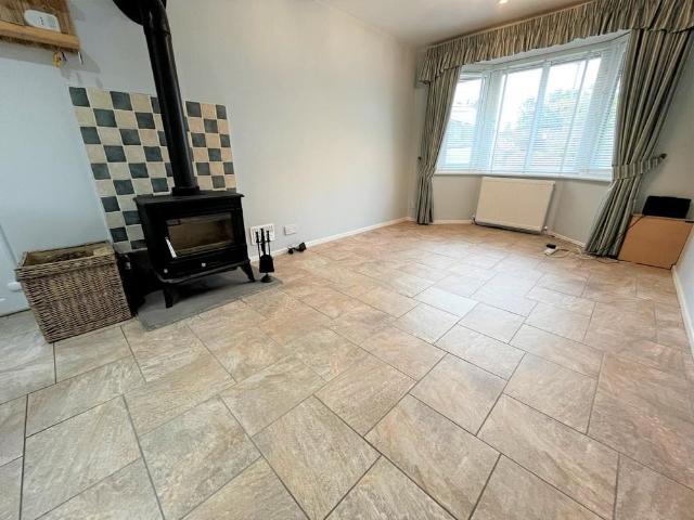 4 bedroom detached house to rent