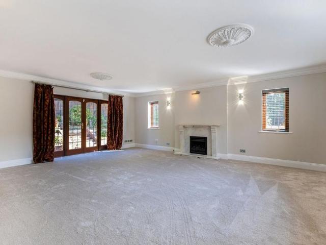 4 bedroom detached house to rent