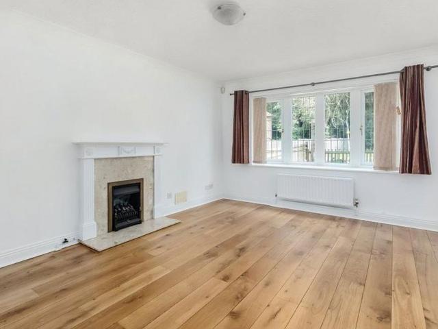 4 bedroom detached house to rent