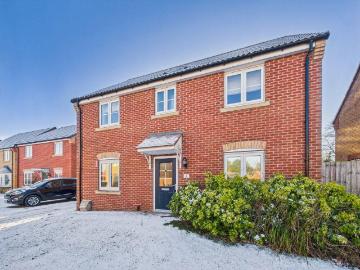 4 bedroom detached house to rent