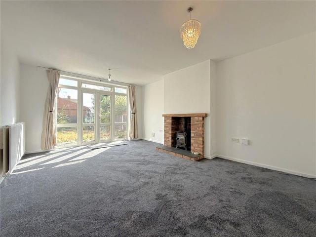 4 bedroom detached house to rent