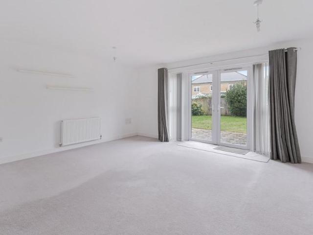 4 bedroom detached house to rent