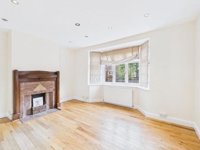 4 bedroom detached house to rent