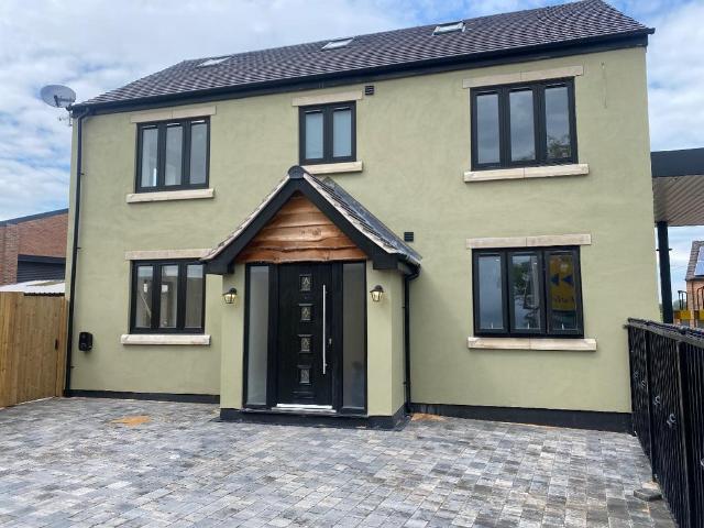4 bedroom detached house to rent