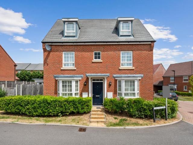 4 bedroom detached house to rent