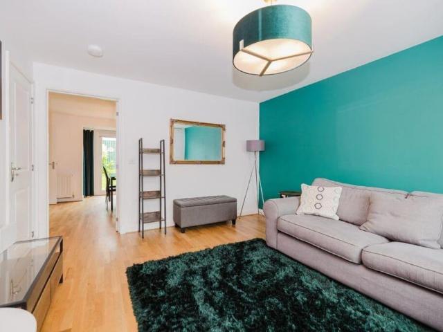 4 bedroom detached house to rent