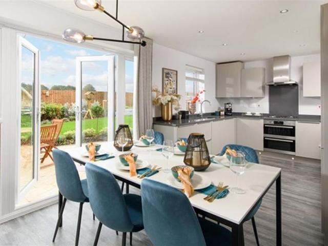 4 bedroom detached house to rent
