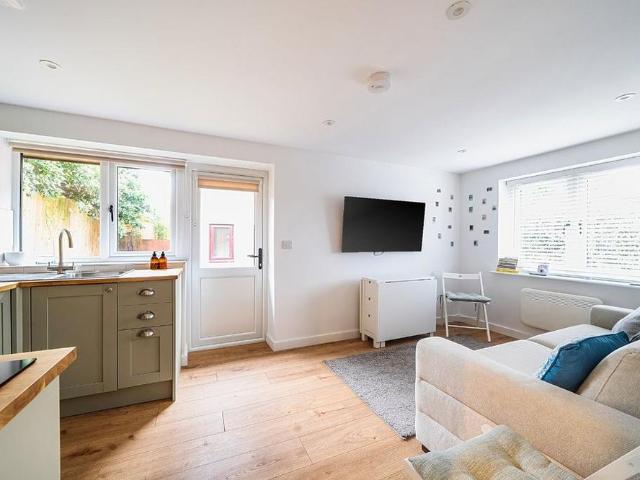 4 bedroom detached house to rent