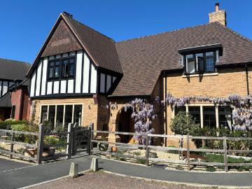 House for rent in Burhill - Garden, Equipped kitchen