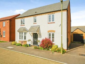 4 bedroom detached house to rent