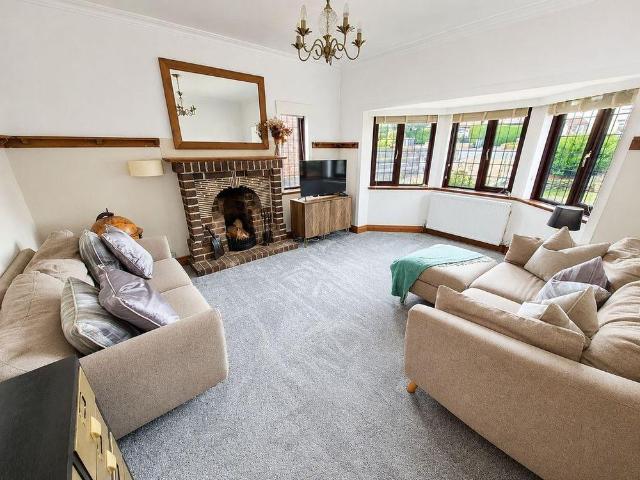 4 bedroom detached house to rent