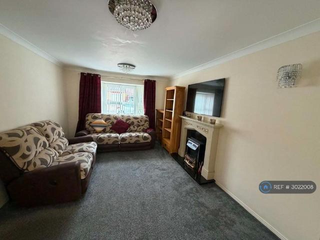 4 bedroom detached house to rent