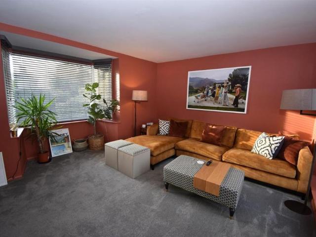 4 bedroom detached house to rent