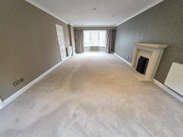 4 bedroom detached house to rent