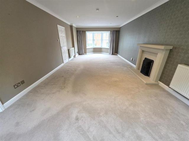 4 bedroom detached house to rent