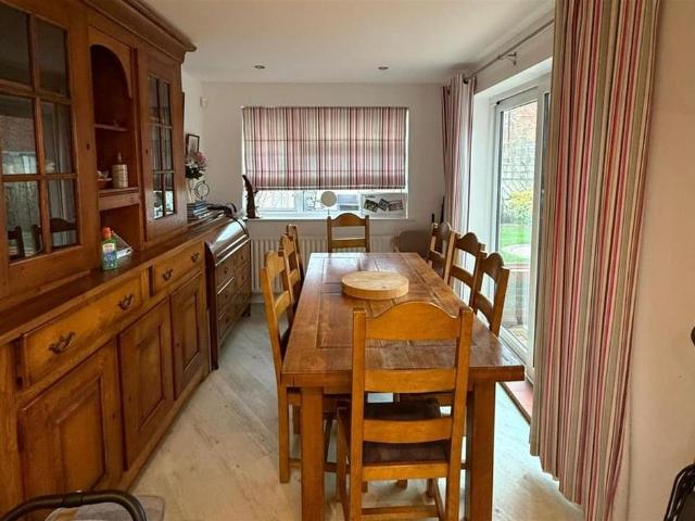 4 bedroom detached house to rent