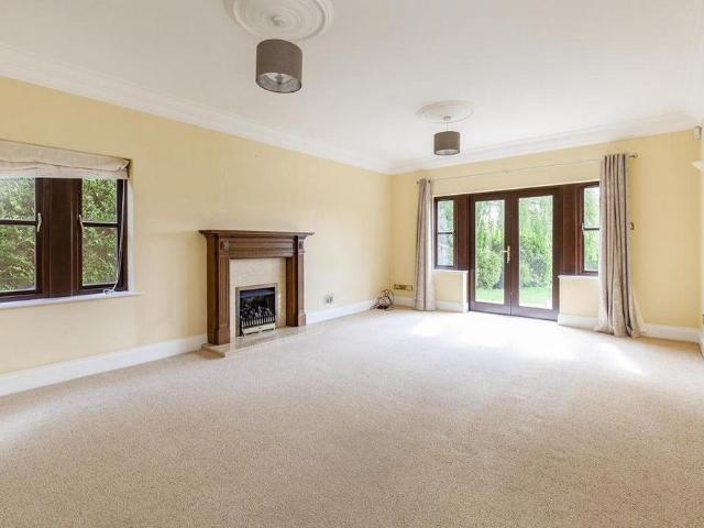 4 bedroom detached house to rent