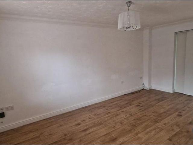4 bedroom detached house to rent